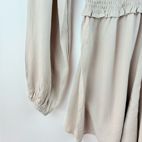Forever 21 Women's Beige Long Sleeve Button Smocked Waistband Romper Medium NWT - Picture 3 of 6